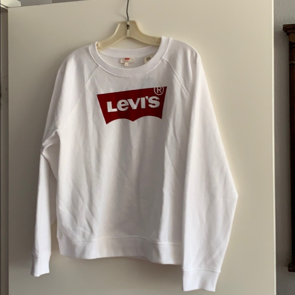 White Levi’s sweatshirt